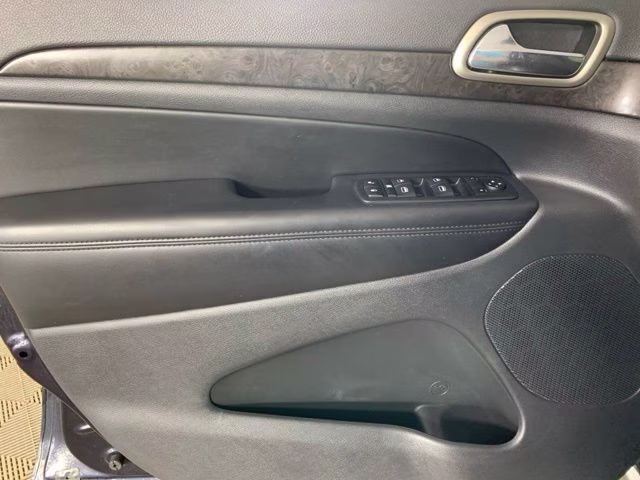 2011 Blackberry Pearlcoat Jeep Grand Cherokee Laredo 4X4 SUV
