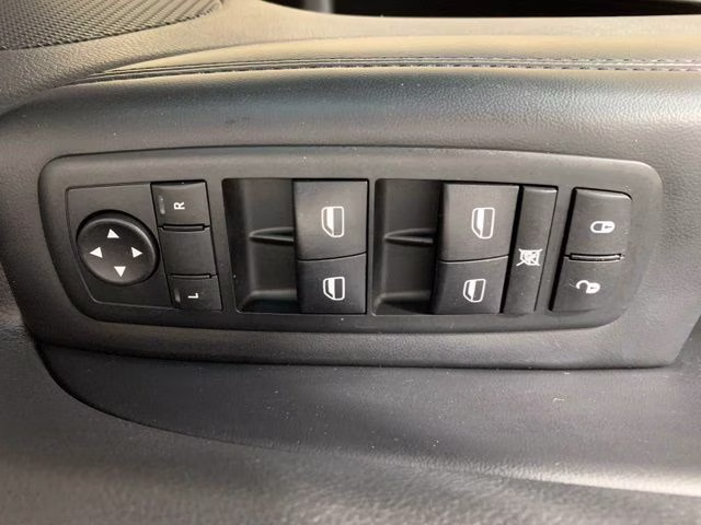 2011 Blackberry Pearlcoat Jeep Grand Cherokee Laredo 4X4 SUV