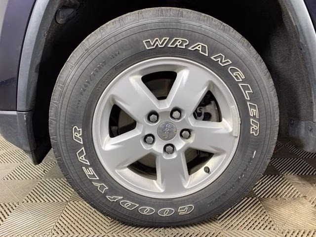 2011 Blackberry Pearlcoat Jeep Grand Cherokee Laredo 4X4 SUV