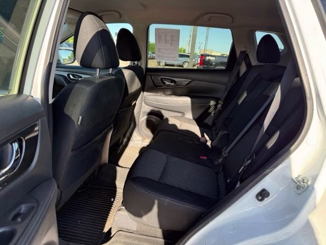 2019 Glacier White Nissan Rogue SV AWD SUV