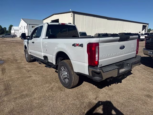 2025 Avalanche Ford Super Duty F-350 SRW XLT 4X4 Truck