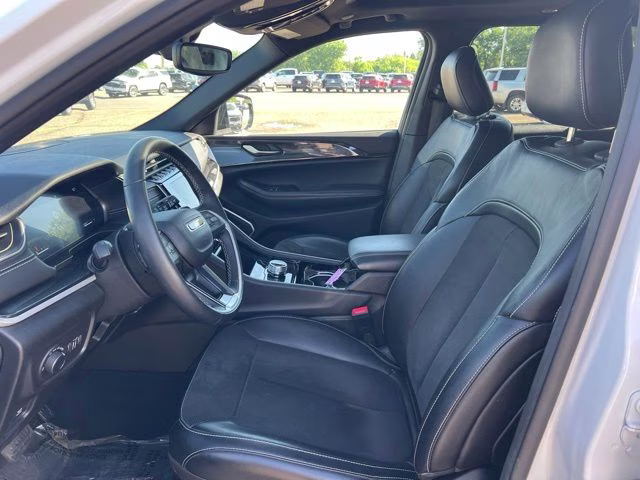 2022 Bright White Clearcoat Jeep Grand Cherokee Altitude 4X4 SUV