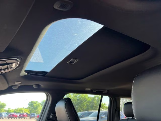 2022 Bright White Clearcoat Jeep Grand Cherokee Altitude 4X4 SUV