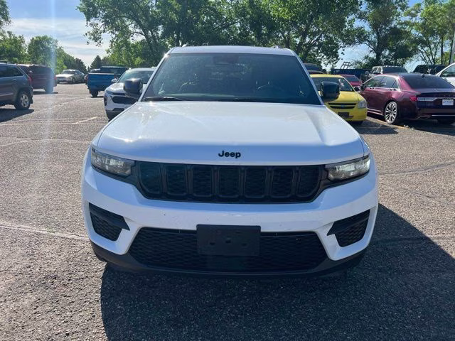 2022 Bright White Clearcoat Jeep Grand Cherokee Altitude 4X4 SUV
