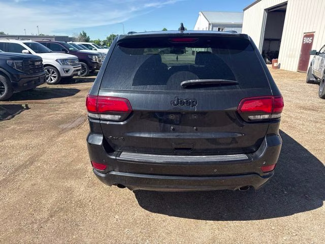 2015 Brilliant Black Crystal Pearlcoat Jeep Grand Cherokee Altitude Edition 4X4 SUV