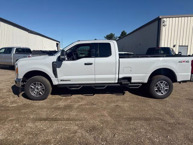2025 Avalanche Ford Super Duty F-350 SRW XLT 4X4 Truck