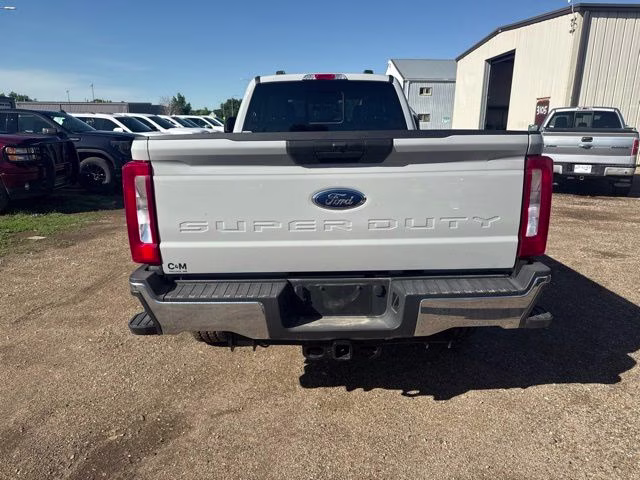 2025 Avalanche Ford Super Duty F-350 SRW XLT 4X4 Truck