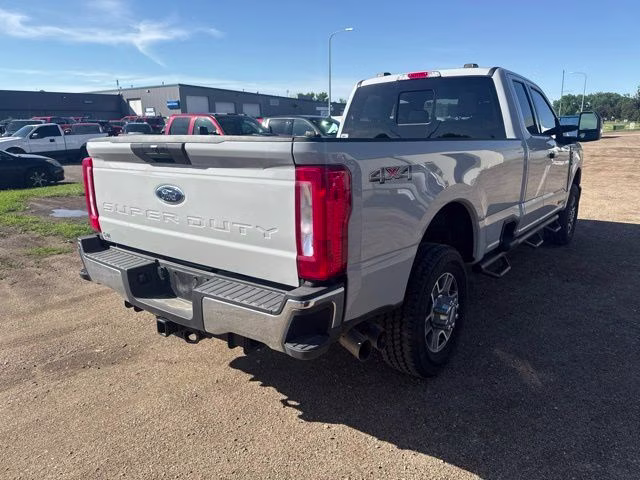2025 Avalanche Ford Super Duty F-350 SRW XLT 4X4 Truck