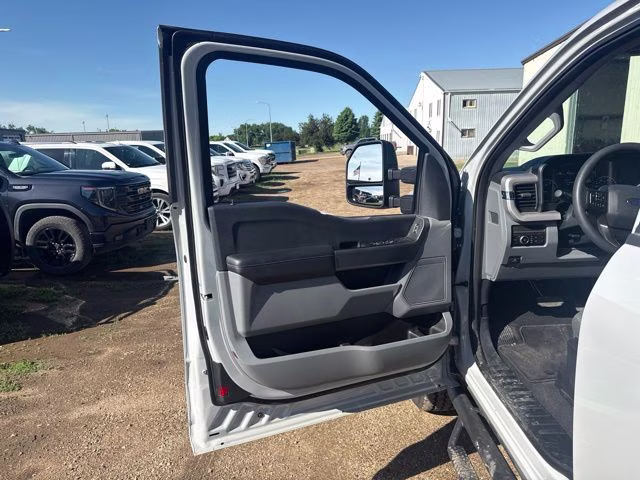 2025 Avalanche Ford Super Duty F-350 SRW XLT 4X4 Truck