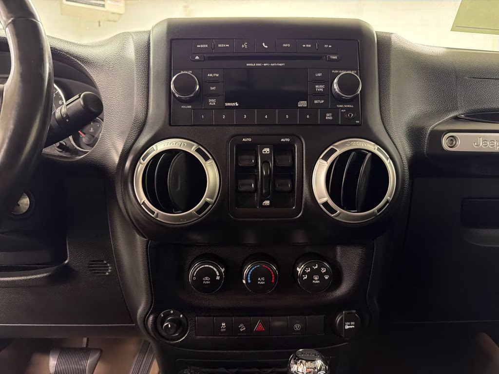 2018 Bright White Clearcoat Jeep Wrangler JK Unlimited Sahara 4X4 SUV
