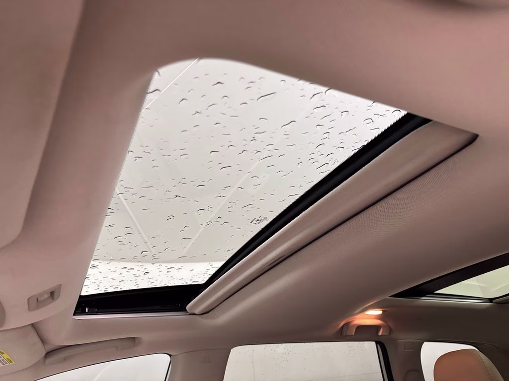 2018 Pearl White Nissan Pathfinder Platinum FWD SUV