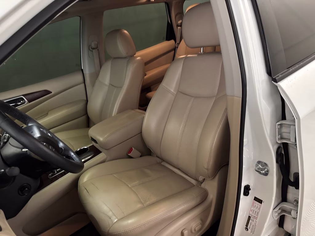 2018 Pearl White Nissan Pathfinder Platinum FWD SUV