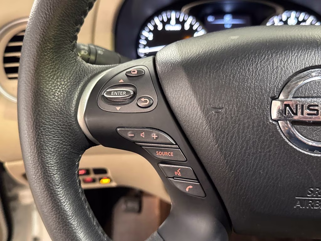 2018 Pearl White Nissan Pathfinder Platinum FWD SUV