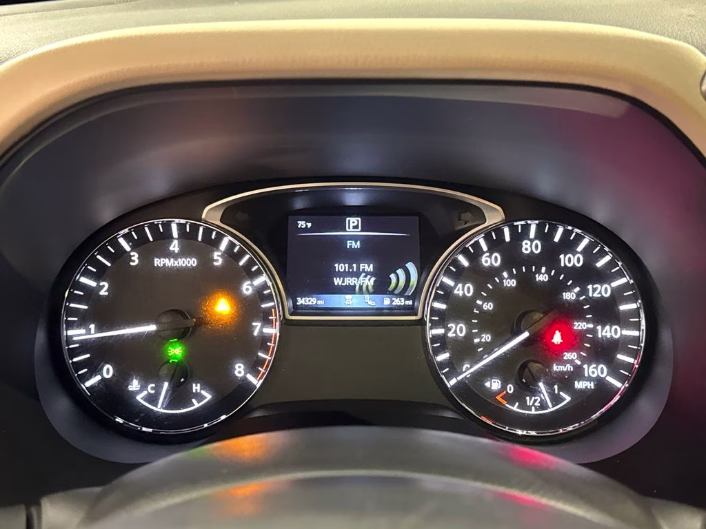2018 Pearl White Nissan Pathfinder Platinum FWD SUV