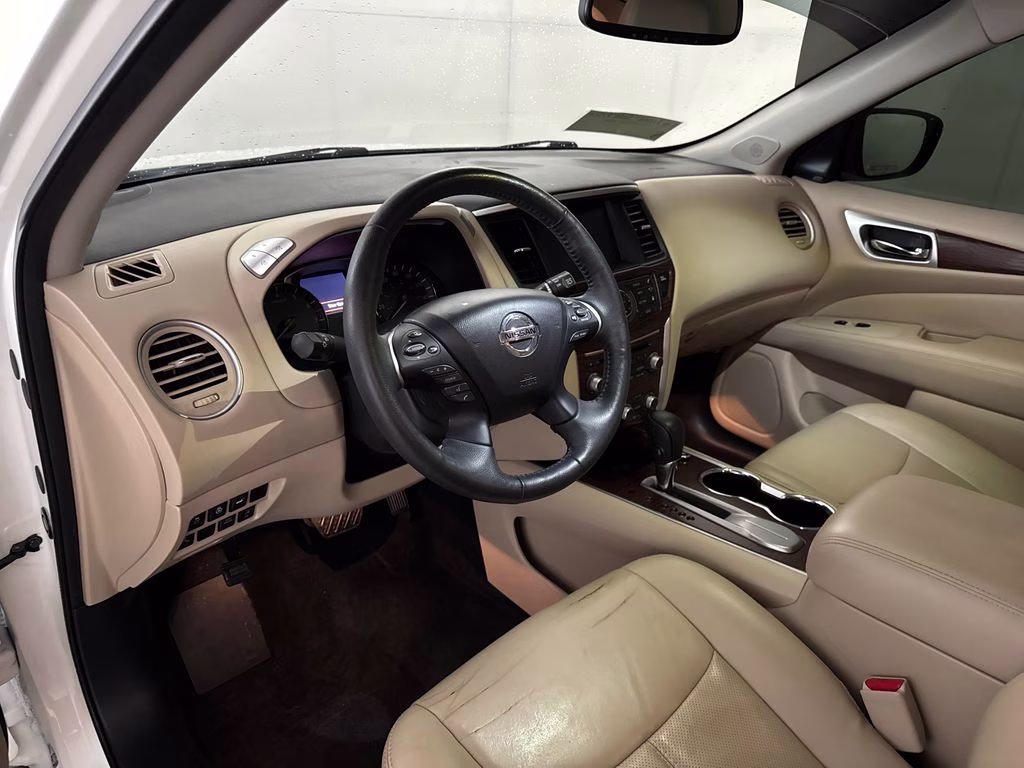 2018 Pearl White Nissan Pathfinder Platinum FWD SUV