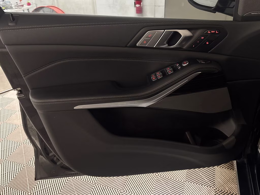 2020 Black Sapphire Metallic BMW X7 xDrive40i AWD SUV