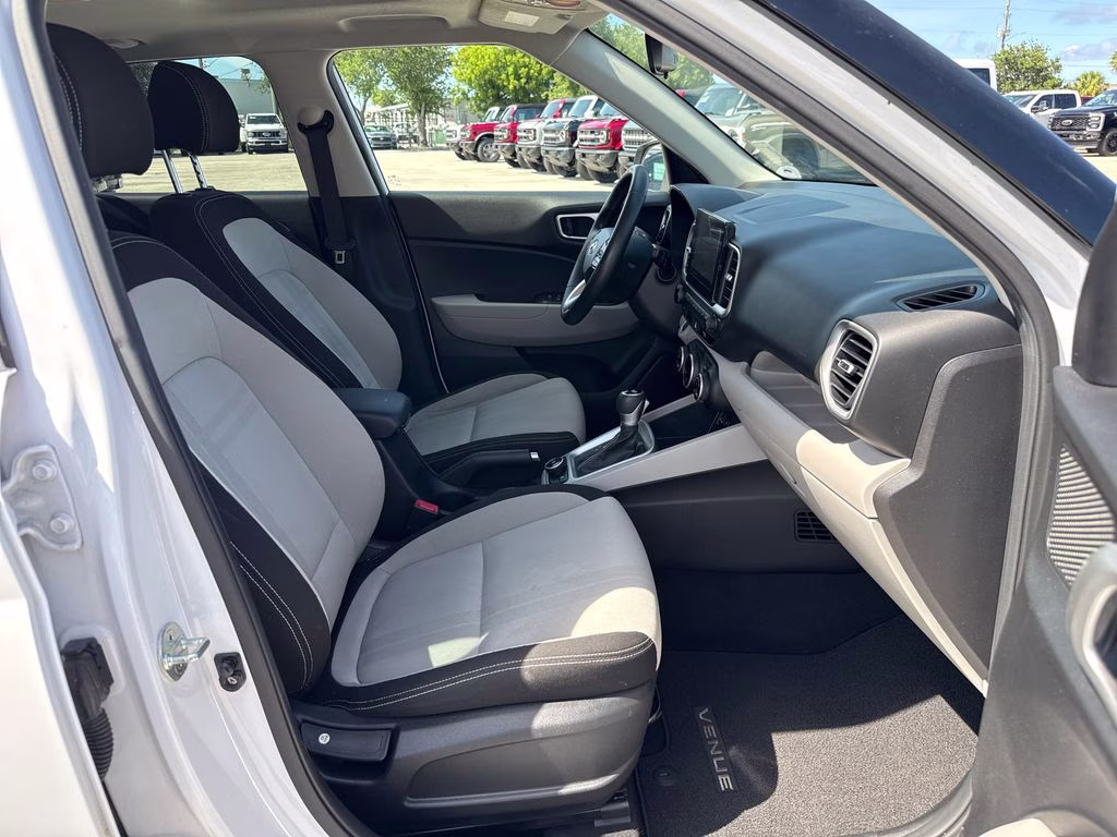 2020 Ceramic White Hyundai Venue SEL FWD SUV