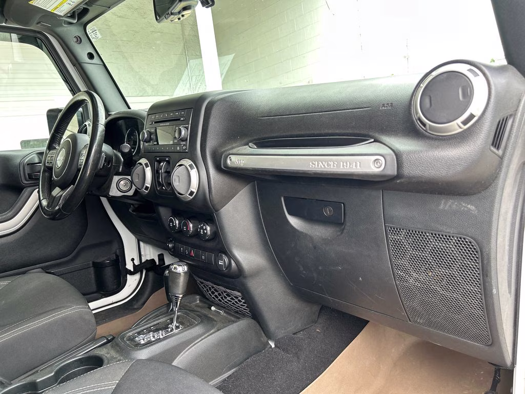 2018 Bright White Clearcoat Jeep Wrangler JK Unlimited Sahara 4X4 SUV