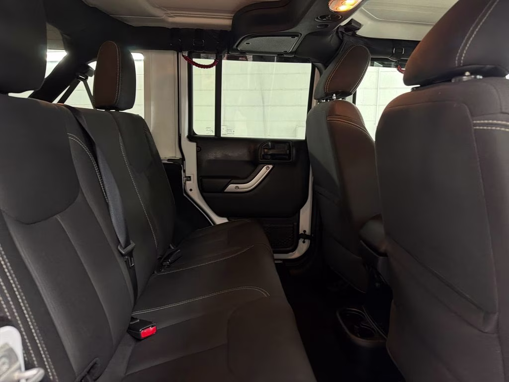 2018 Bright White Clearcoat Jeep Wrangler JK Unlimited Sahara 4X4 SUV