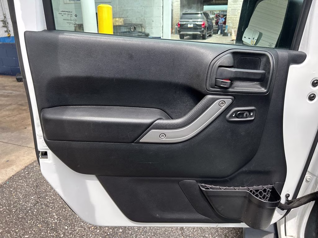2018 Bright White Clearcoat Jeep Wrangler JK Unlimited Sahara 4X4 SUV