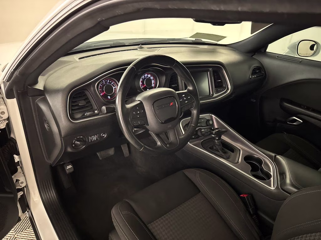 2016 Bright White Clearcoat Dodge Challenger SXT RWD Coupe