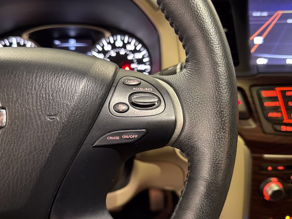 2018 Pearl White Nissan Pathfinder Platinum FWD SUV