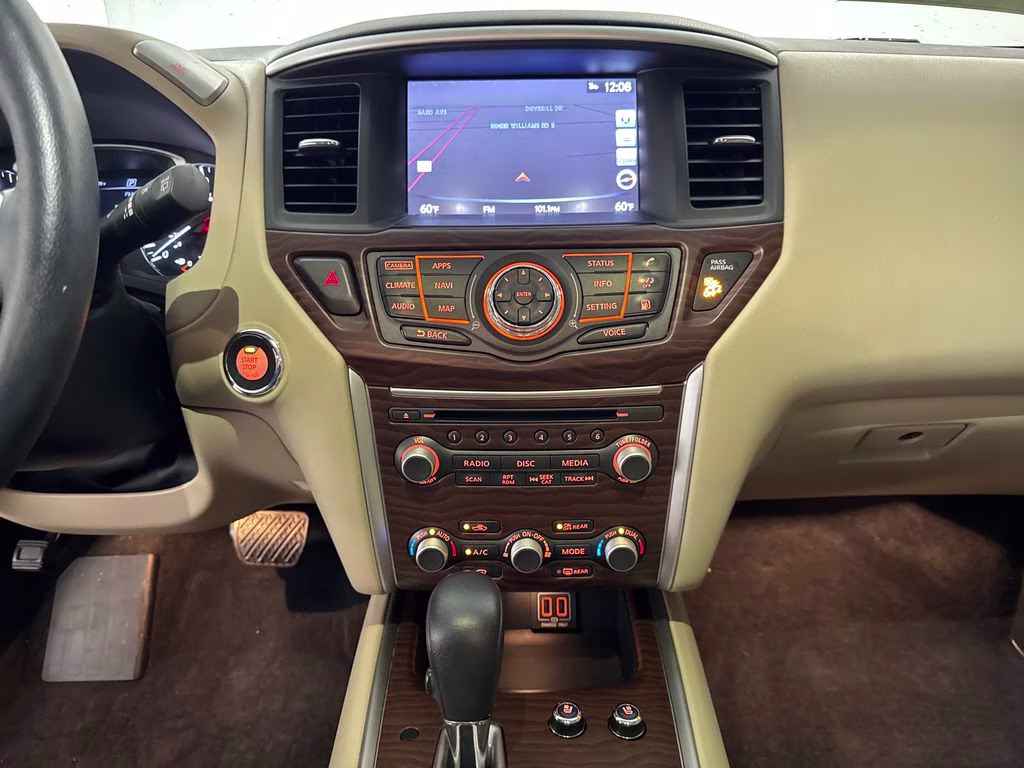 2018 Pearl White Nissan Pathfinder Platinum FWD SUV