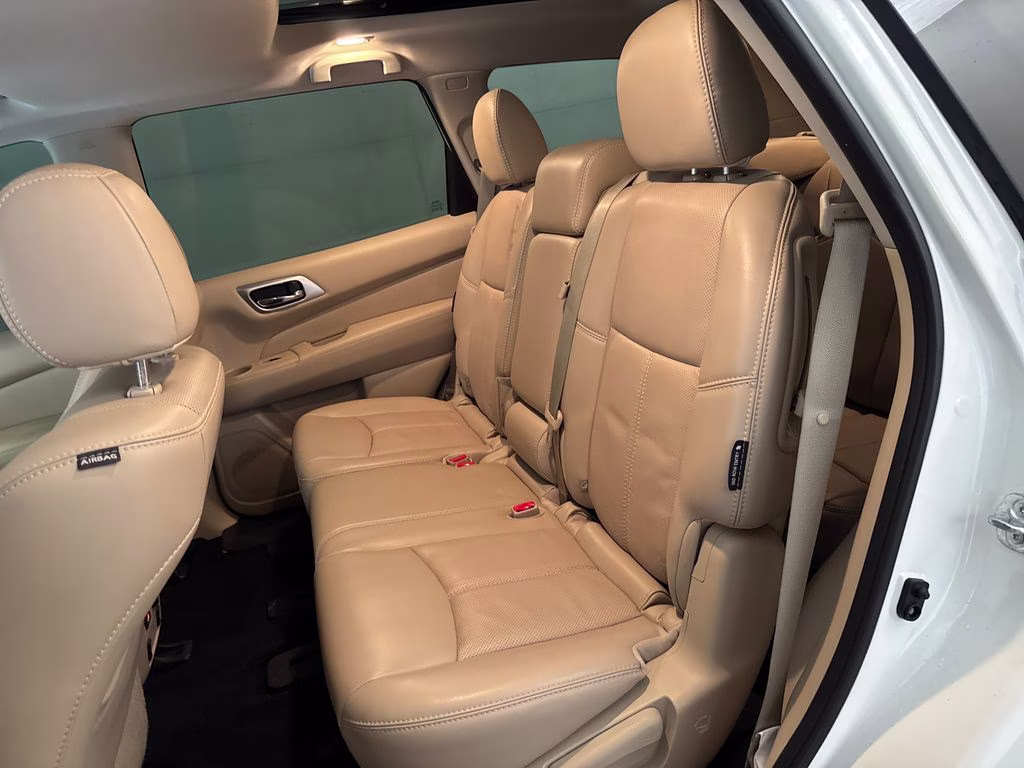 2018 Pearl White Nissan Pathfinder Platinum FWD SUV