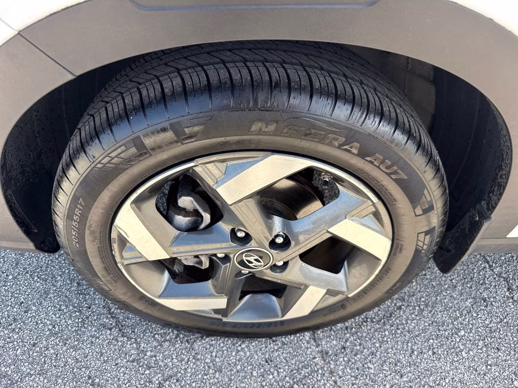 2020 Ceramic White Hyundai Venue SEL FWD SUV