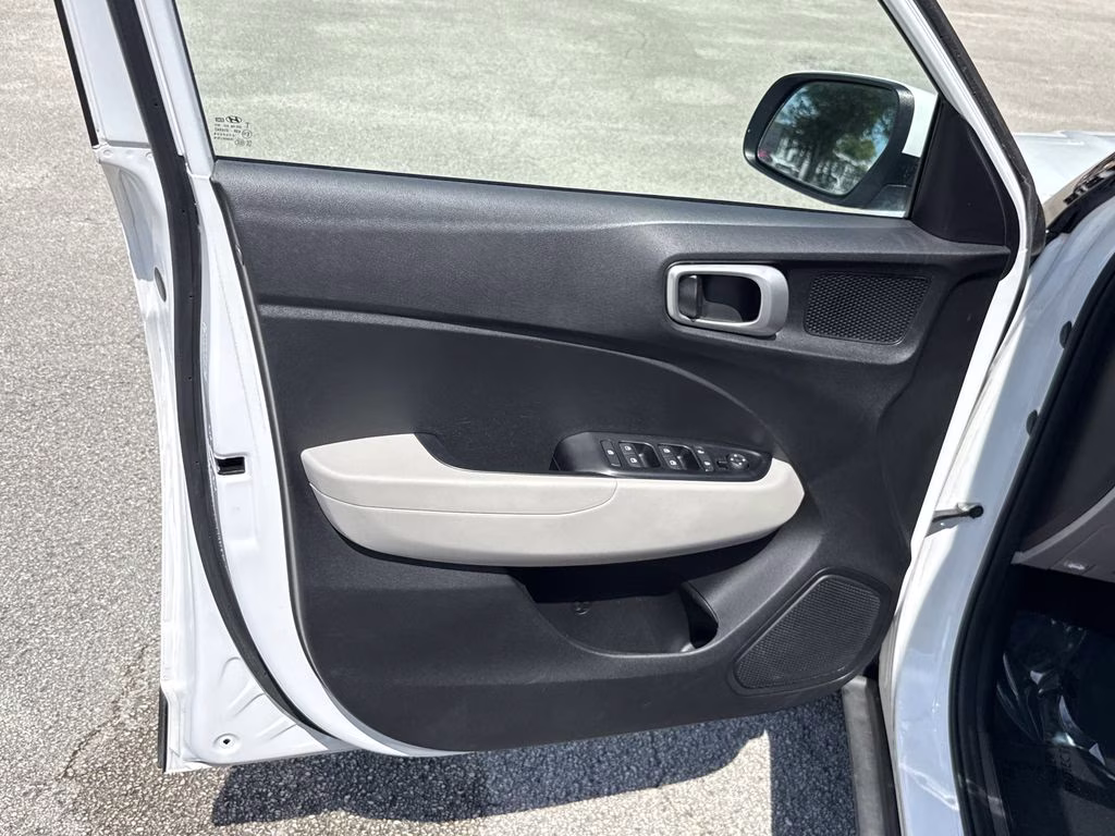 2020 Ceramic White Hyundai Venue SEL FWD SUV