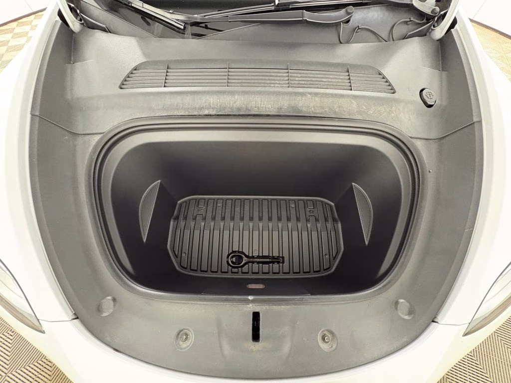 2022 Pearl White Multi-Coat Tesla Model Y Long Range AWD SUV