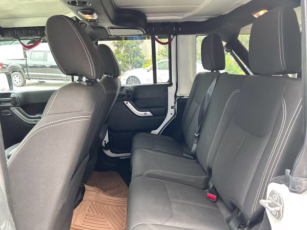 2018 Bright White Clearcoat Jeep Wrangler JK Unlimited Sahara 4X4 SUV