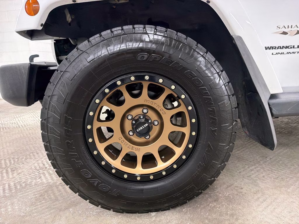 2018 Bright White Clearcoat Jeep Wrangler JK Unlimited Sahara 4X4 SUV