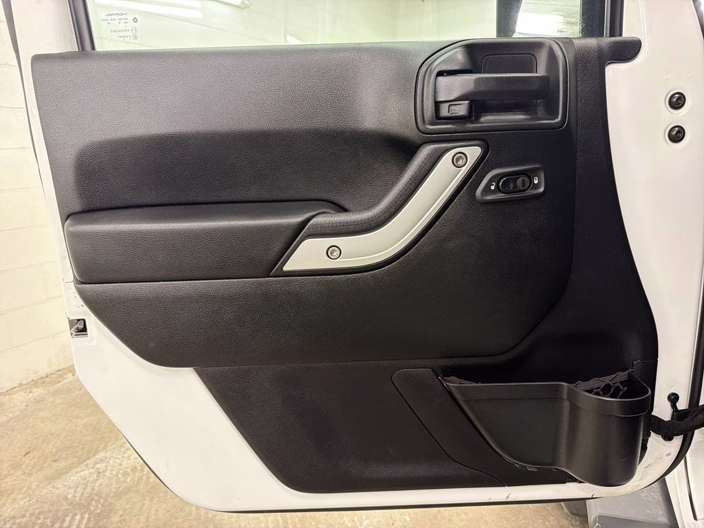 2018 Bright White Clearcoat Jeep Wrangler JK Unlimited Sahara 4X4 SUV