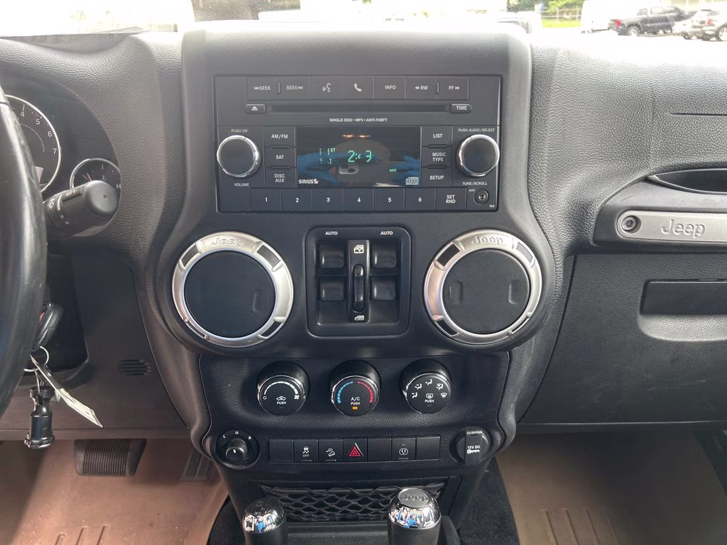 2018 Bright White Clearcoat Jeep Wrangler JK Unlimited Sahara 4X4 SUV