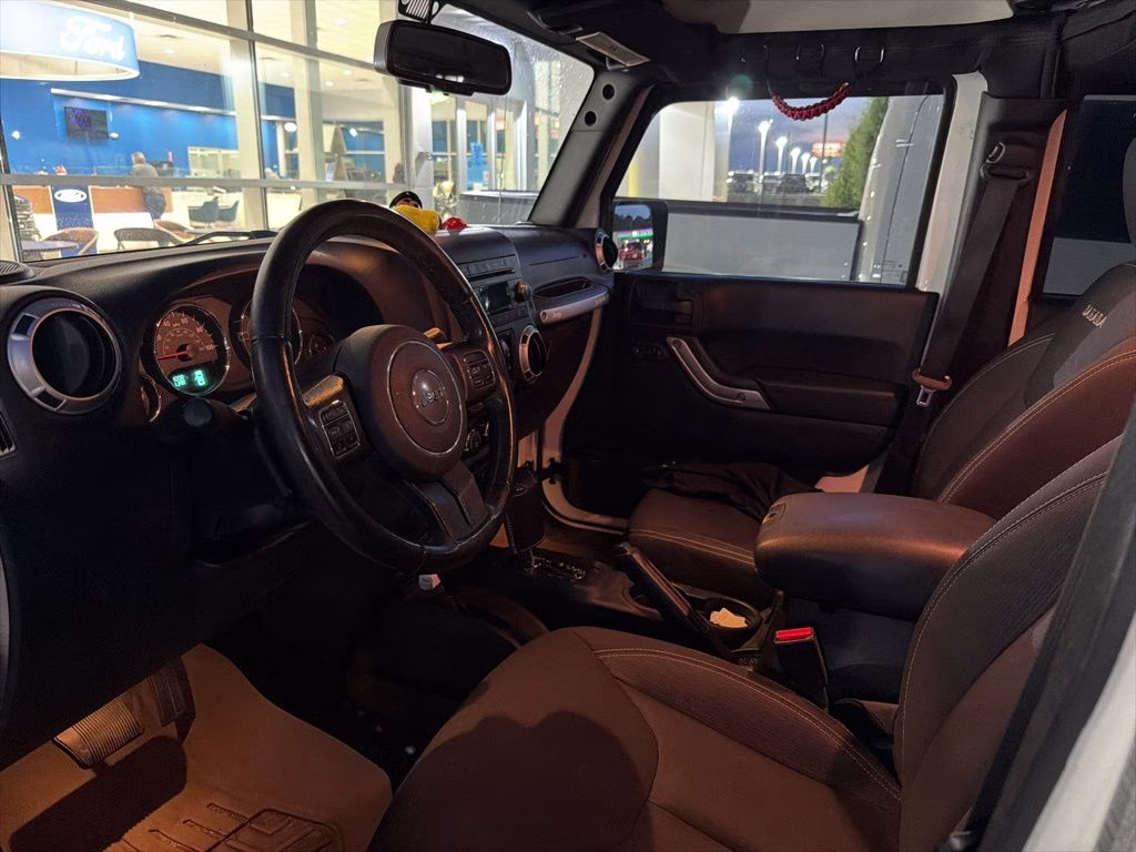 2018 Bright White Clearcoat Jeep Wrangler JK Unlimited Sahara 4X4 SUV