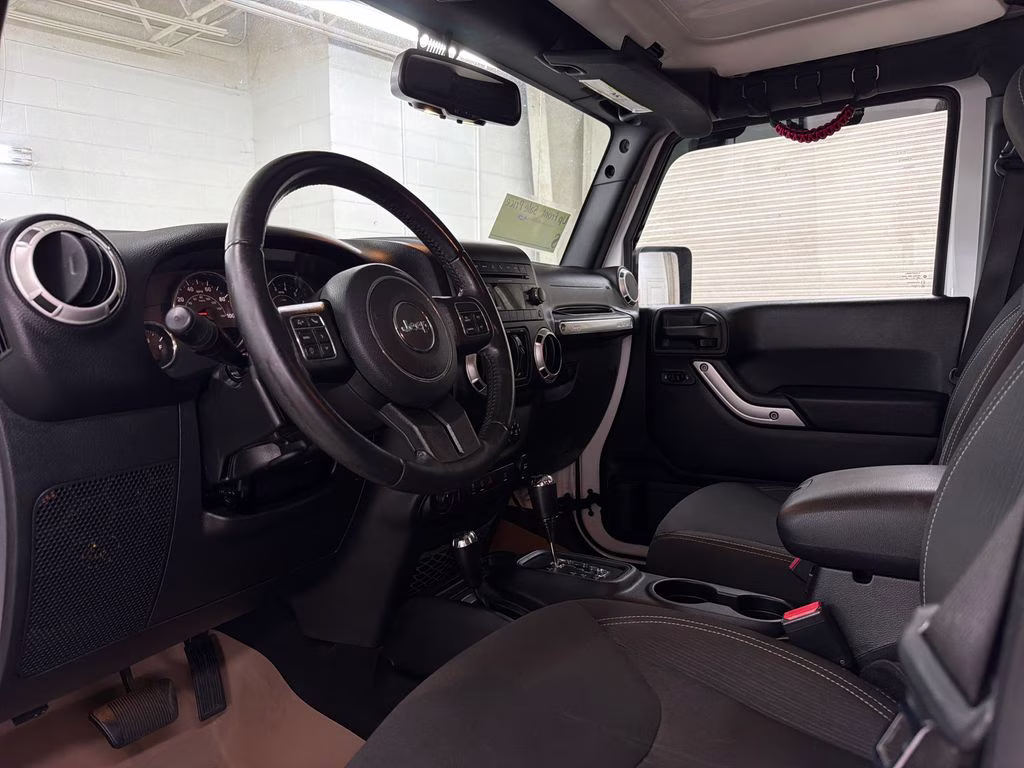 2018 Bright White Clearcoat Jeep Wrangler JK Unlimited Sahara 4X4 SUV