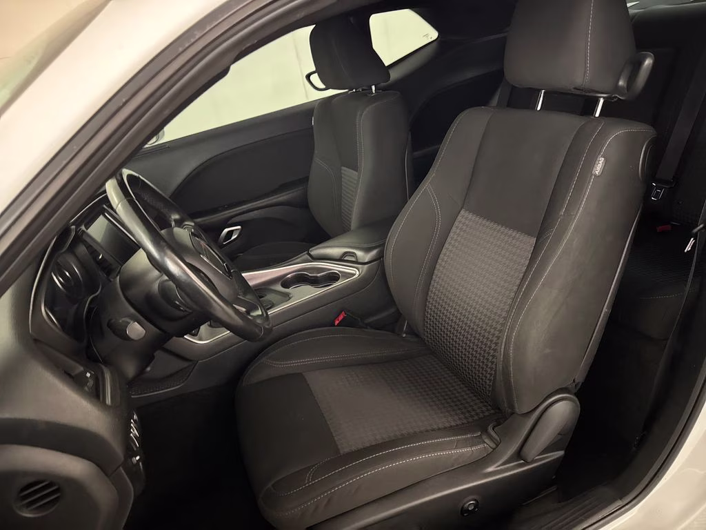 2016 Bright White Clearcoat Dodge Challenger SXT RWD Coupe