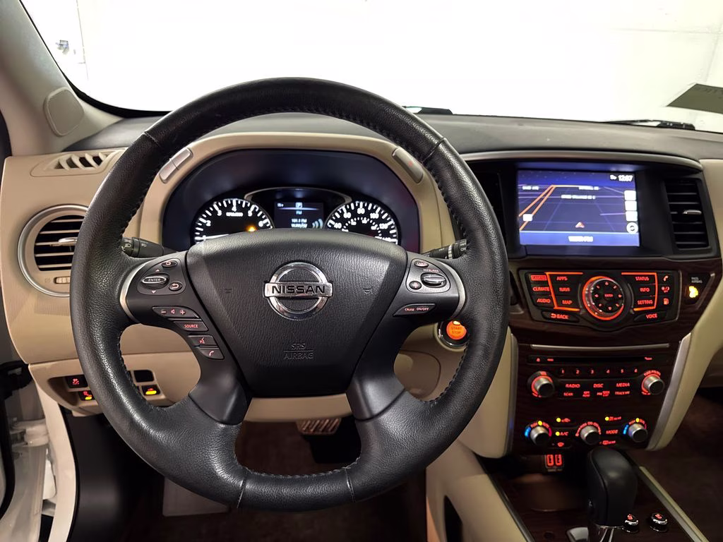 2018 Pearl White Nissan Pathfinder Platinum FWD SUV