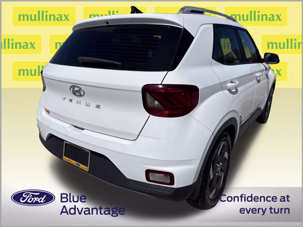 2020 Ceramic White Hyundai Venue SEL FWD SUV