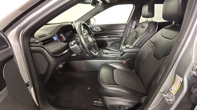 2022 Billet Silver Metallic Clearcoat Jeep Compass Latitude 4X4 SUV