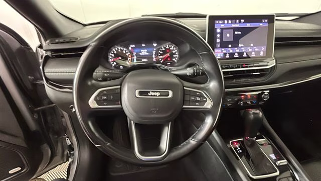 2022 Billet Silver Metallic Clearcoat Jeep Compass Latitude 4X4 SUV
