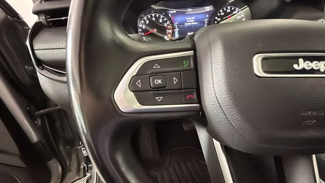 2022 Billet Silver Metallic Clearcoat Jeep Compass Latitude 4X4 SUV
