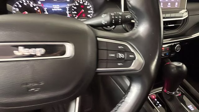 2022 Billet Silver Metallic Clearcoat Jeep Compass Latitude 4X4 SUV