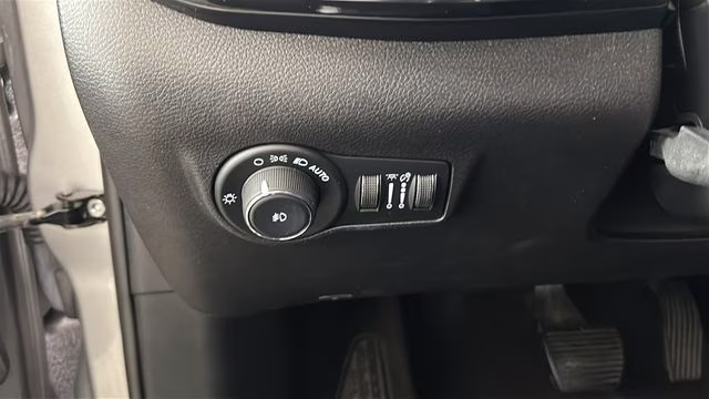 2022 Billet Silver Metallic Clearcoat Jeep Compass Latitude 4X4 SUV