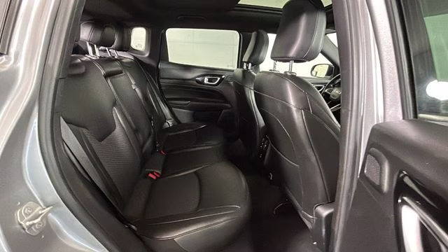 2022 Billet Silver Metallic Clearcoat Jeep Compass Latitude 4X4 SUV