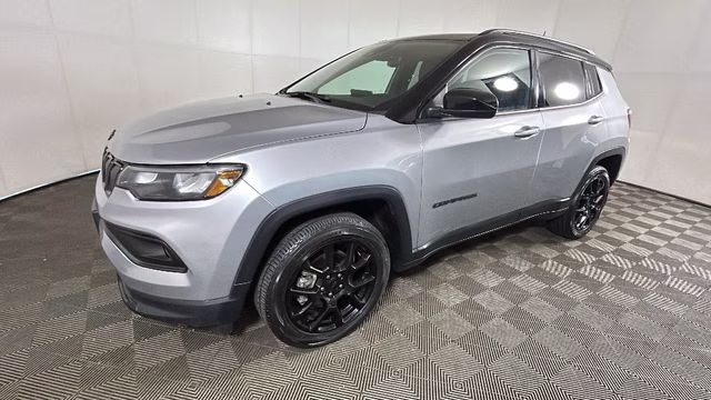 2022 Billet Silver Metallic Clearcoat Jeep Compass Latitude 4X4 SUV