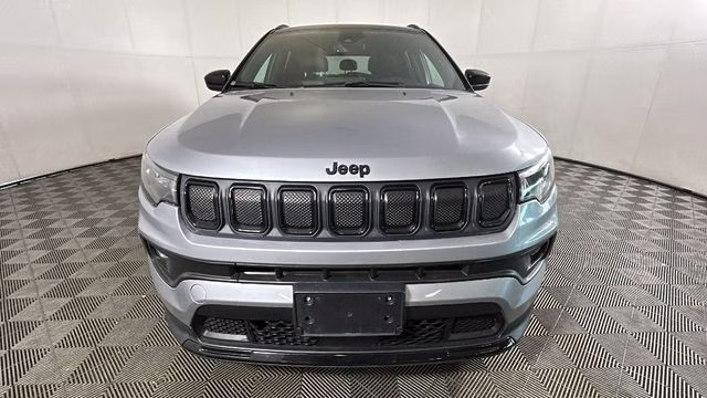 2022 Billet Silver Metallic Clearcoat Jeep Compass Latitude 4X4 SUV