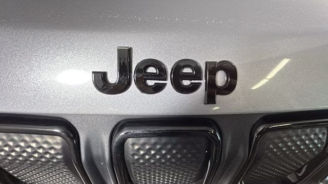2022 Billet Silver Metallic Clearcoat Jeep Compass Latitude 4X4 SUV