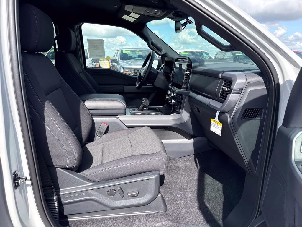 2026 Avalanche Ford F-150 XLT RWD Truck